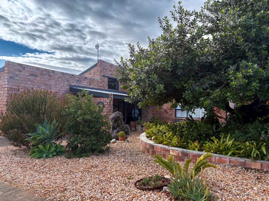 3 Bedroom Property for Sale in Stilbaai Wes Western Cape